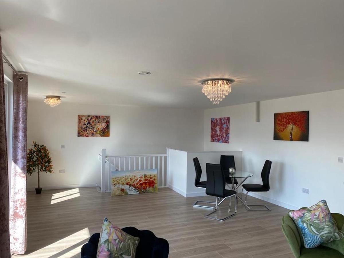 Cathedral View Duplex Penthouse: Central Stay with Parking & Wi-Fi Peterborough Exterior photo